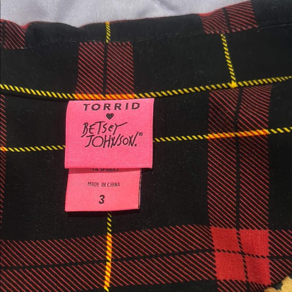 Torrid Betsey Johnson Red and Black Crop Plaid Blazer - Picture 2 of 6